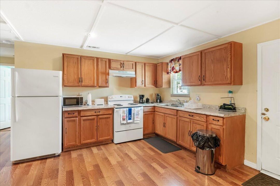 For Sale: $430,000 (6 beds, 4 baths, 2700 Square Feet)