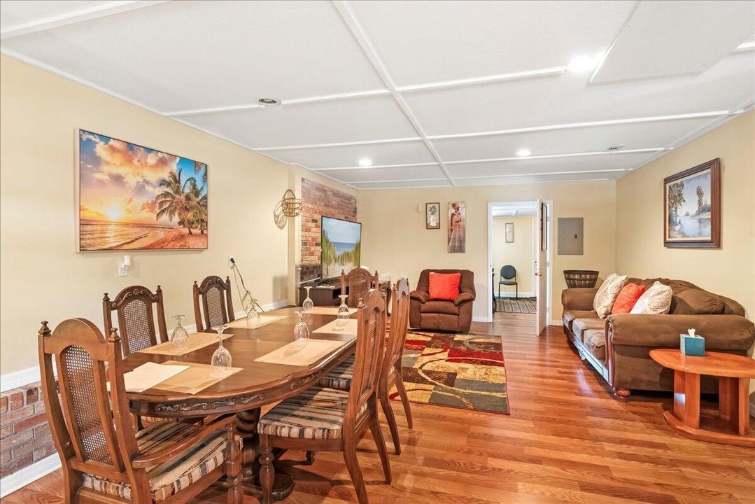 For Sale: $430,000 (6 beds, 4 baths, 2700 Square Feet)