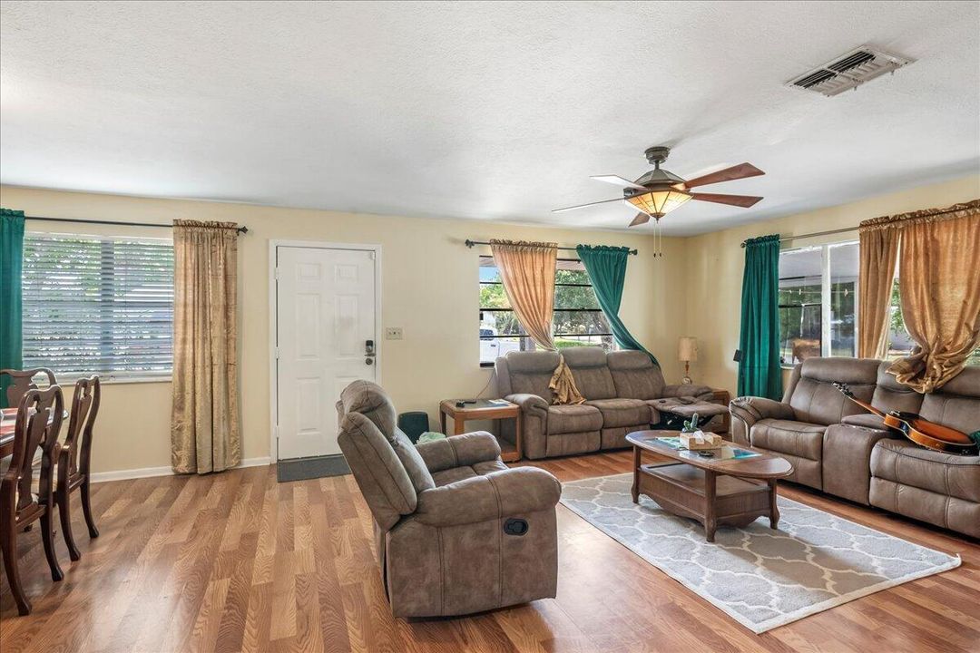 For Sale: $430,000 (6 beds, 4 baths, 2700 Square Feet)