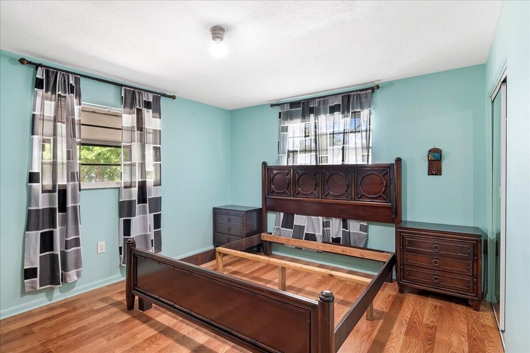 For Sale: $430,000 (6 beds, 4 baths, 2700 Square Feet)