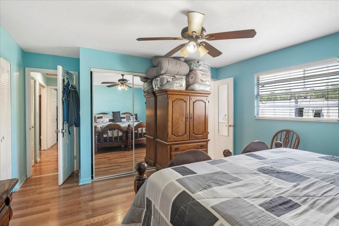 For Sale: $430,000 (6 beds, 4 baths, 2700 Square Feet)