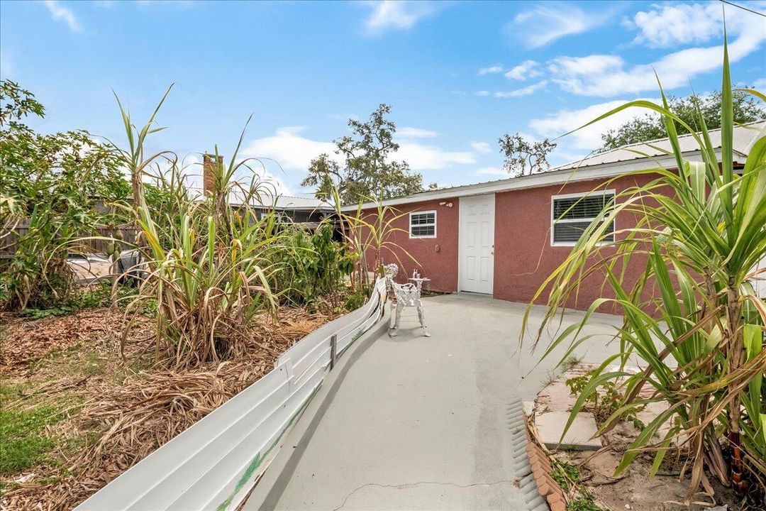 For Sale: $430,000 (6 beds, 4 baths, 2700 Square Feet)