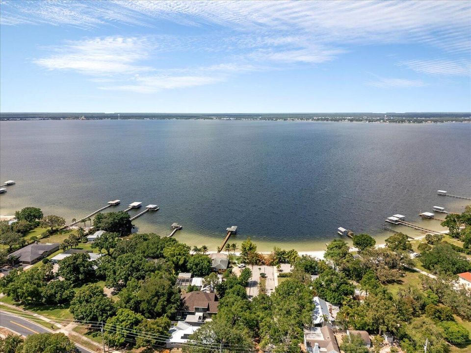 For Sale: $430,000 (6 beds, 4 baths, 2700 Square Feet)