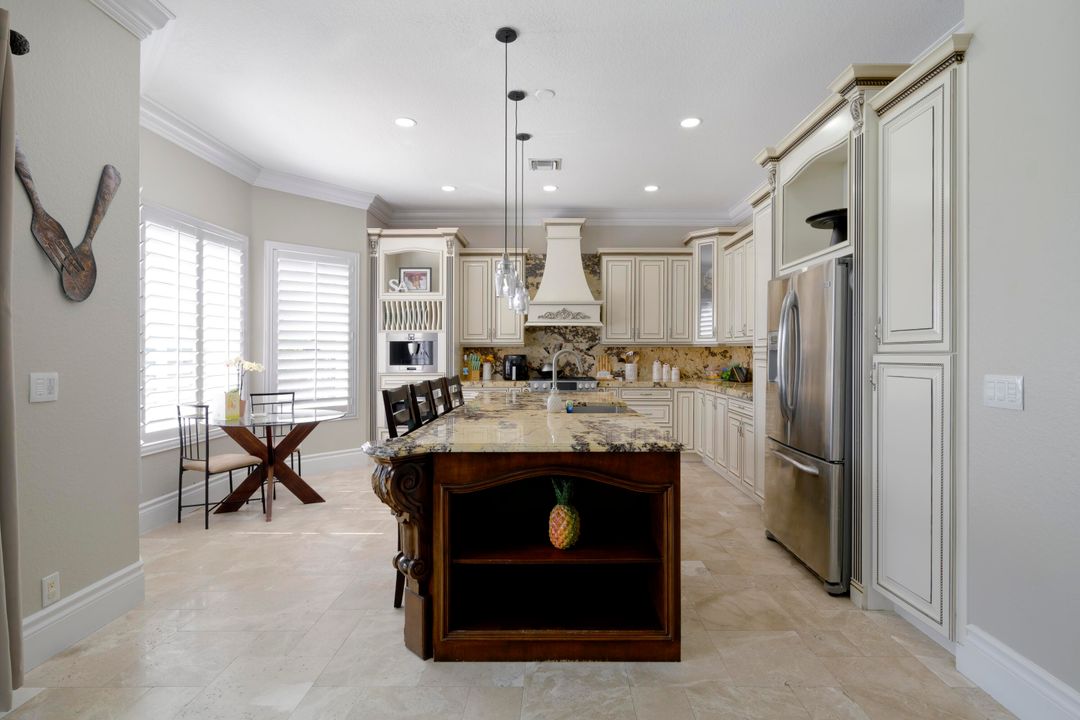 En Venta: $800,000 (4 camas, 2 baños, 2655 Pies cuadrados)