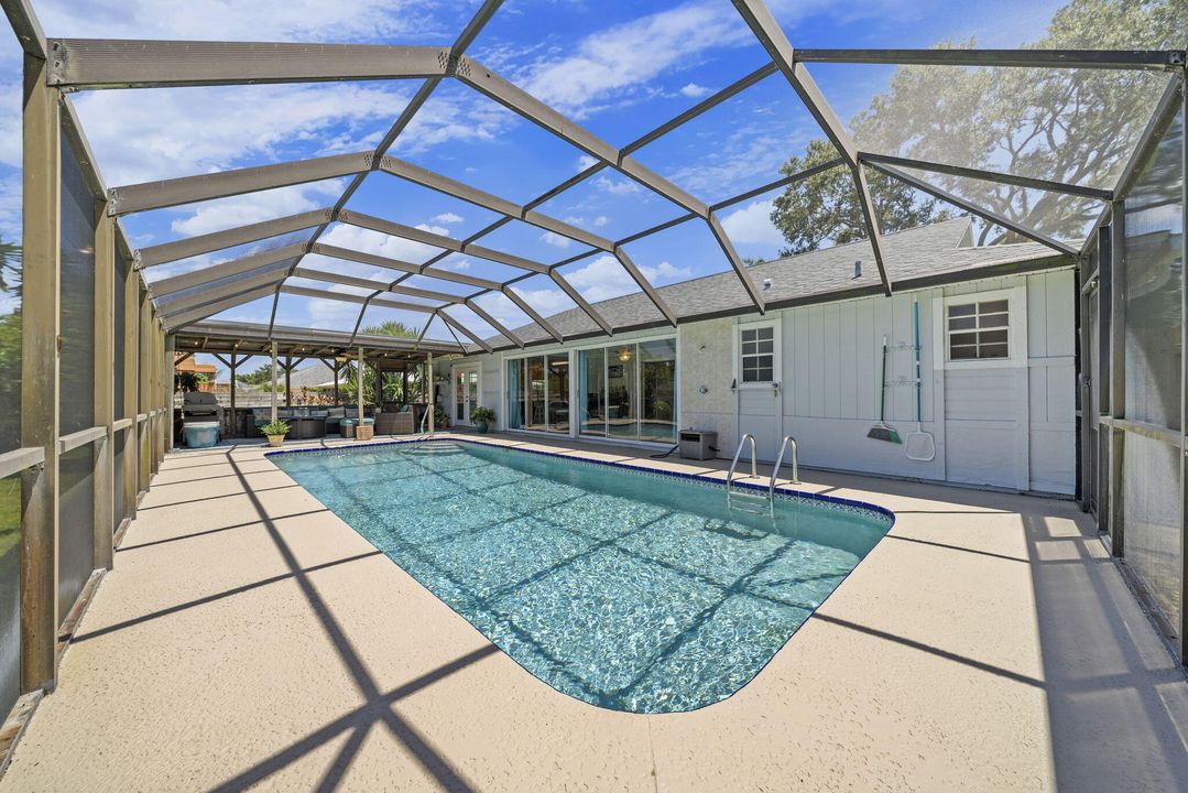 For Sale: $410,000 (3 beds, 3 baths, 1850 Square Feet)