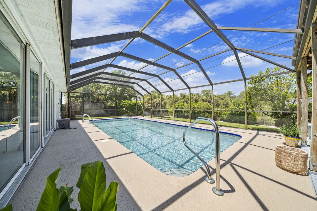 For Sale: $410,000 (3 beds, 3 baths, 1850 Square Feet)