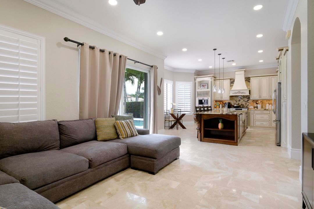 En Venta: $800,000 (4 camas, 2 baños, 2655 Pies cuadrados)