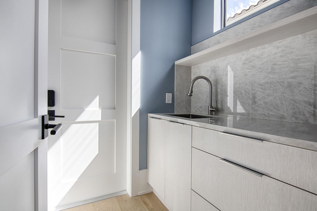 For Sale: $2,895,000 (3 beds, 3 baths, 2356 Square Feet)