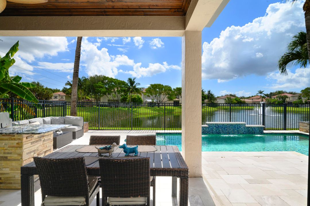 En Venta: $800,000 (4 camas, 2 baños, 2655 Pies cuadrados)