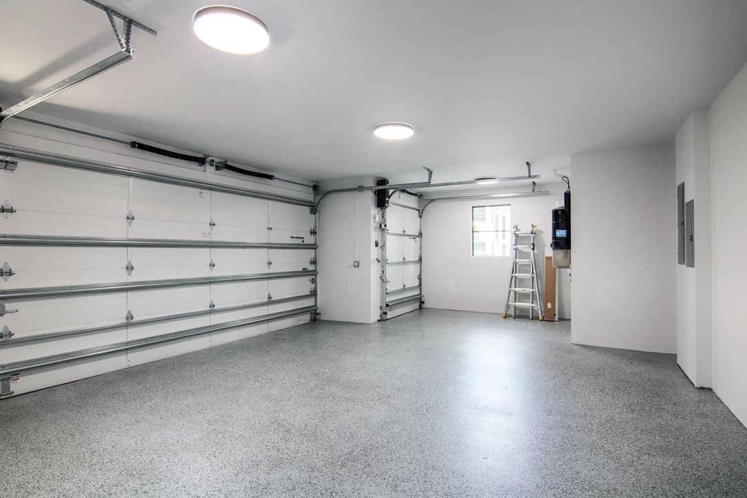 For Sale: $2,895,000 (3 beds, 3 baths, 2356 Square Feet)