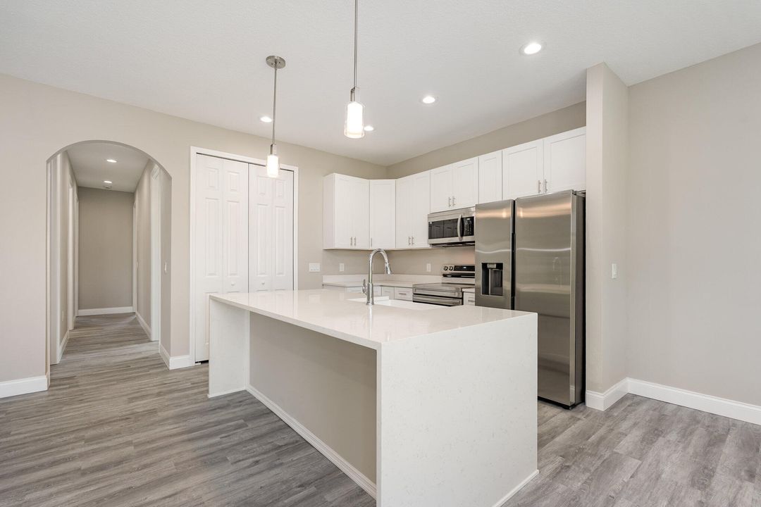 待售: $420,000 (4 贝兹, 2 浴室, 2171 平方英尺)