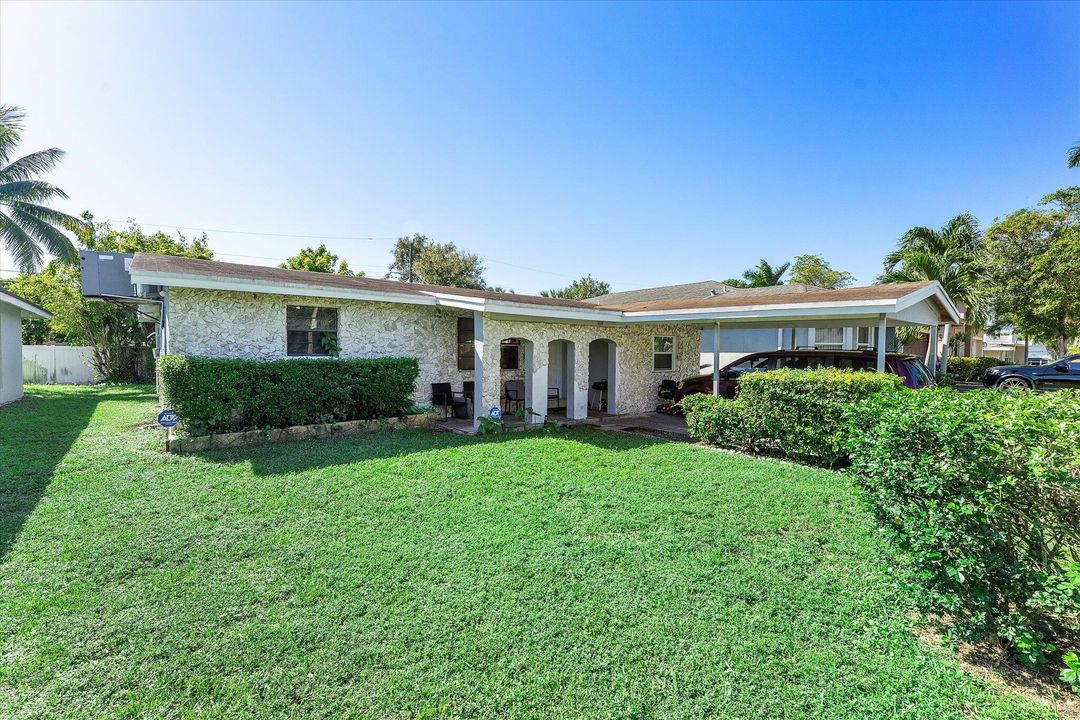 For Sale: $410,000 (4 beds, 2 baths, 1913 Square Feet)