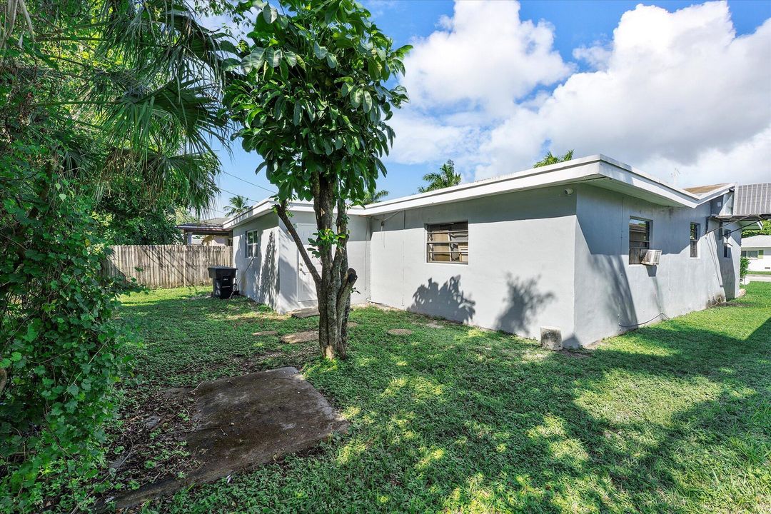 For Sale: $410,000 (4 beds, 2 baths, 1913 Square Feet)
