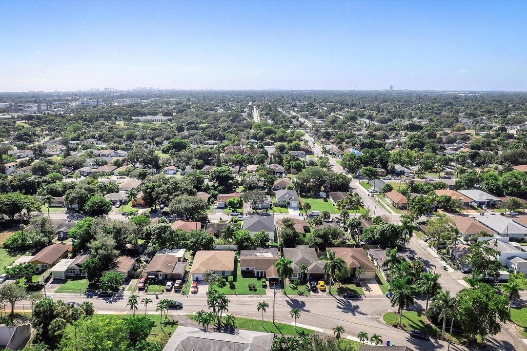 For Sale: $410,000 (4 beds, 2 baths, 1913 Square Feet)