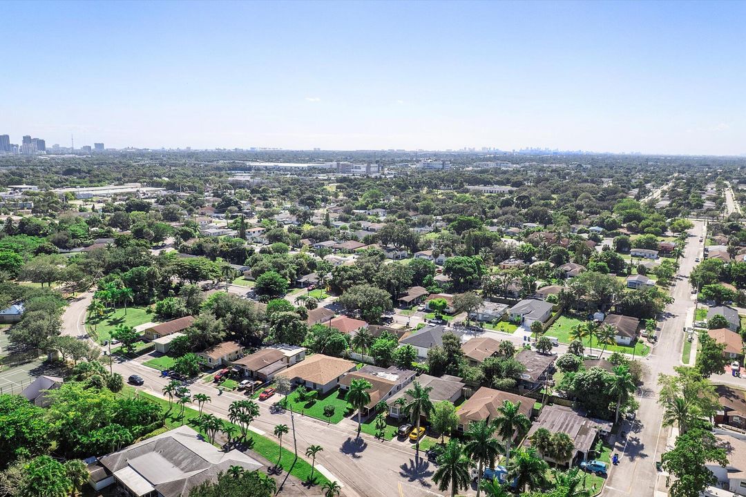 For Sale: $410,000 (4 beds, 2 baths, 1913 Square Feet)
