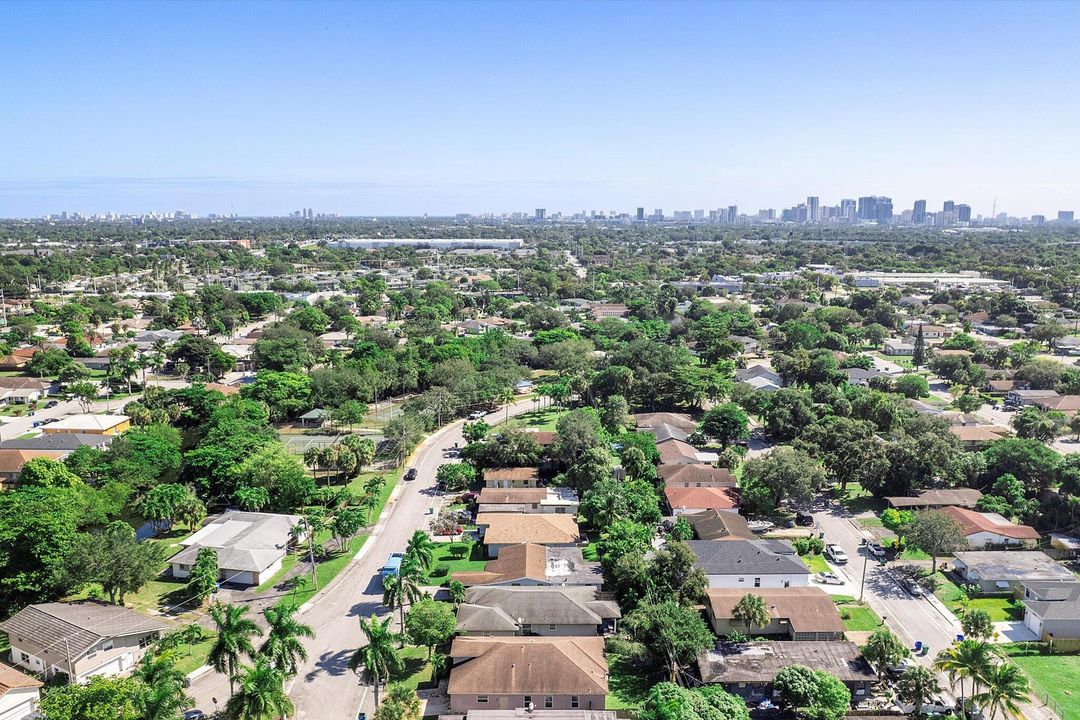 For Sale: $410,000 (4 beds, 2 baths, 1913 Square Feet)