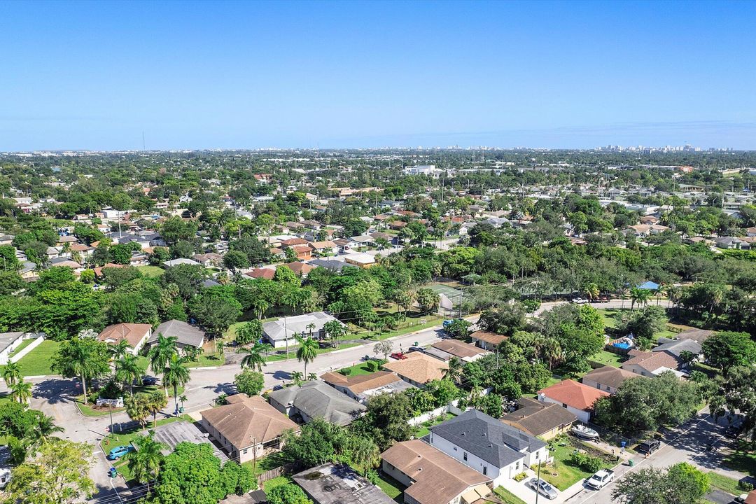 For Sale: $410,000 (4 beds, 2 baths, 1913 Square Feet)