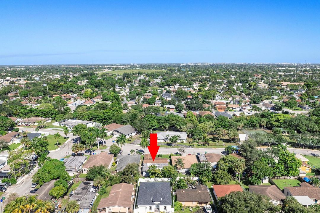 For Sale: $410,000 (4 beds, 2 baths, 1913 Square Feet)