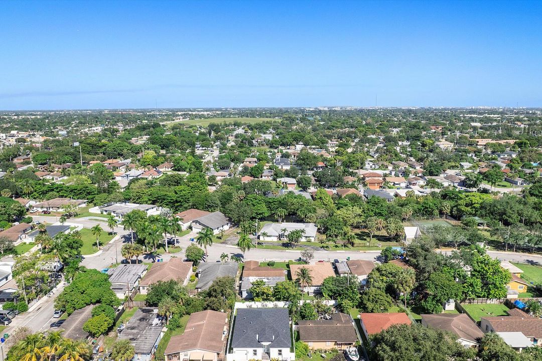 For Sale: $410,000 (4 beds, 2 baths, 1913 Square Feet)