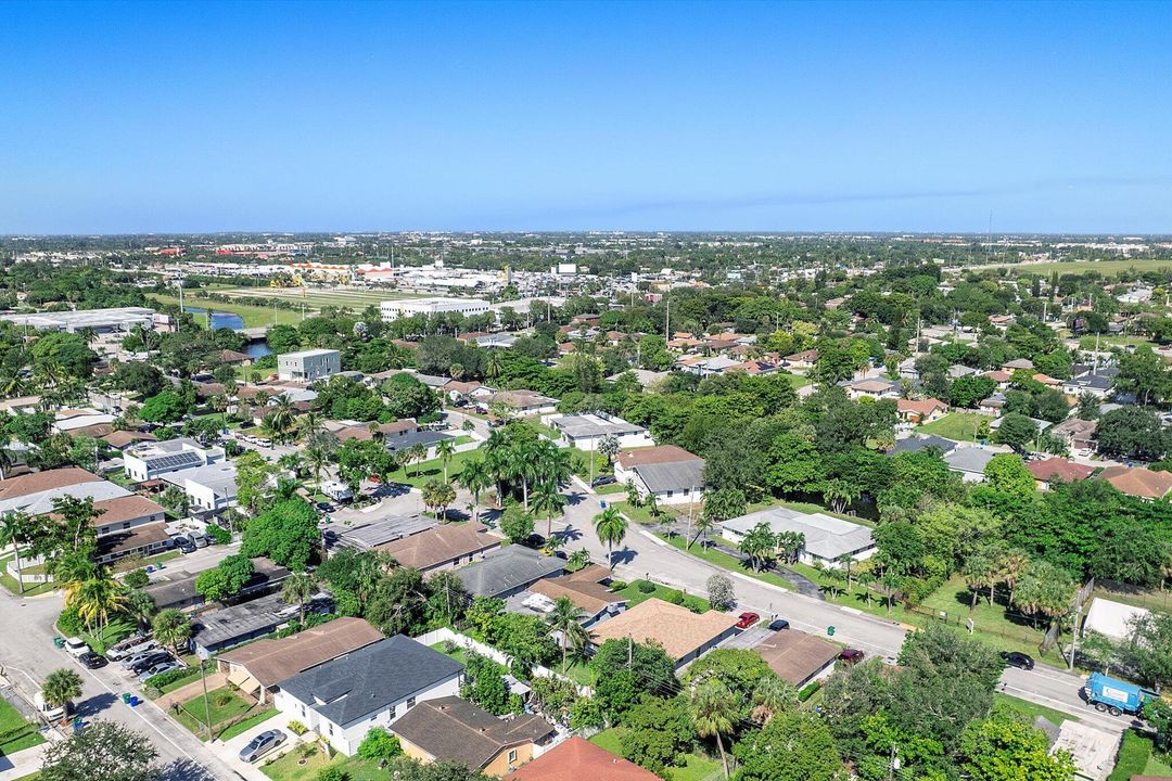 For Sale: $410,000 (4 beds, 2 baths, 1913 Square Feet)