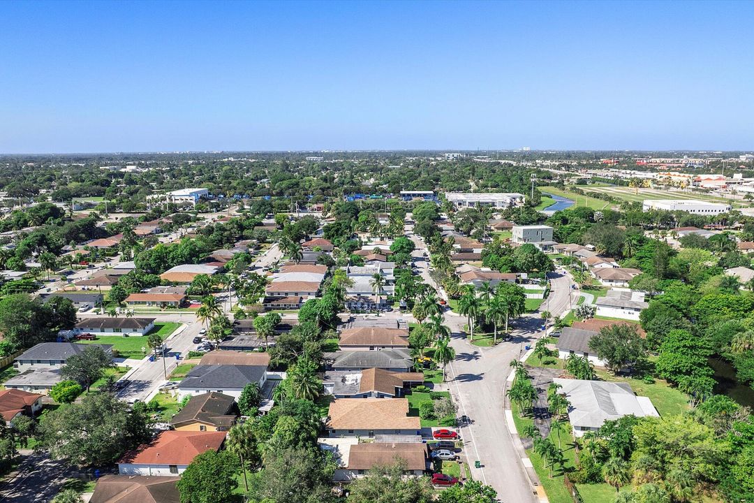 For Sale: $410,000 (4 beds, 2 baths, 1913 Square Feet)