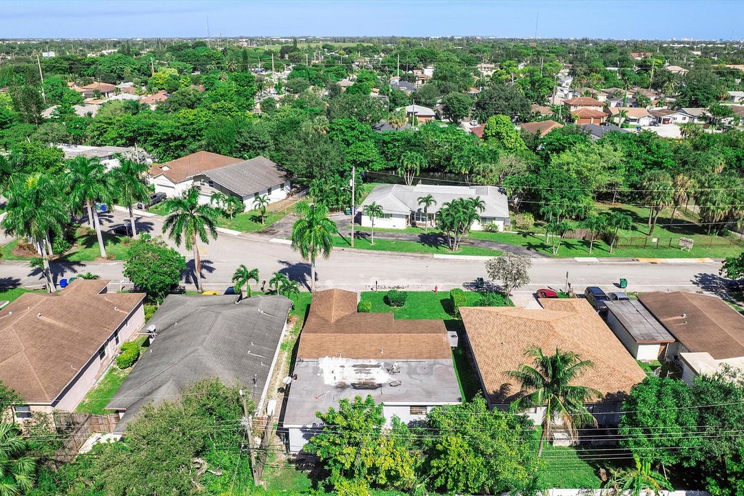 For Sale: $410,000 (4 beds, 2 baths, 1913 Square Feet)