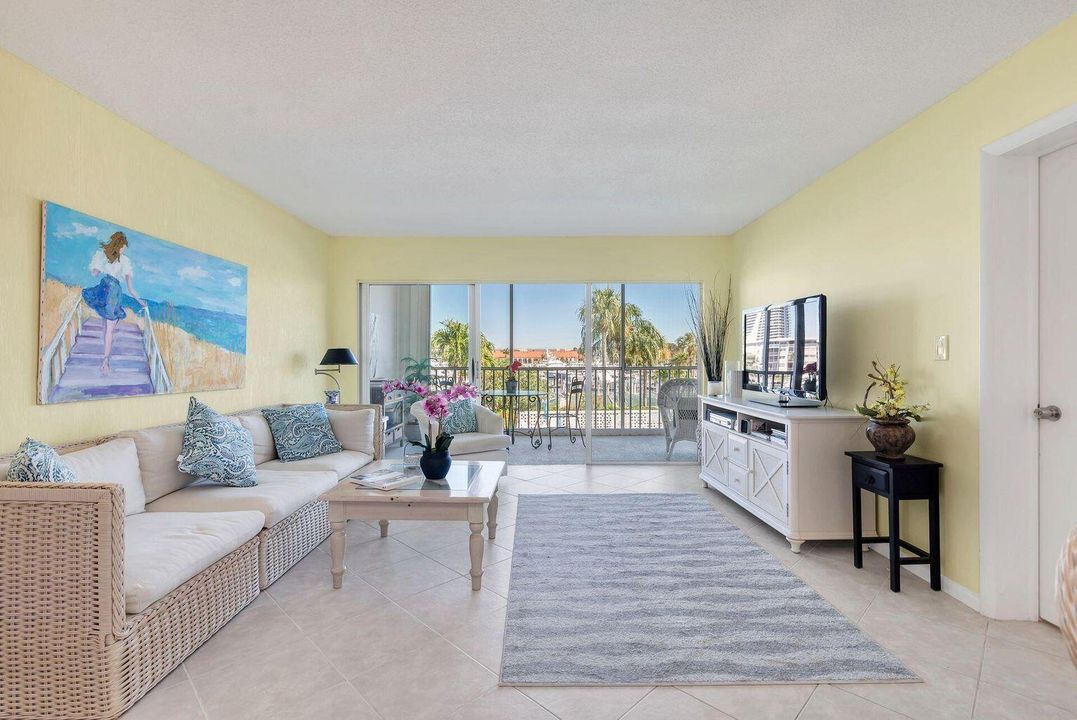 For Rent: $2,500 (2 beds, 2 baths, 1125 Square Feet)