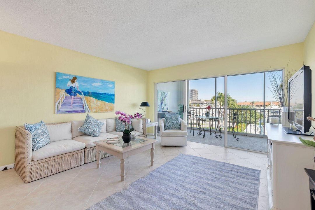 For Rent: $2,500 (2 beds, 2 baths, 1125 Square Feet)