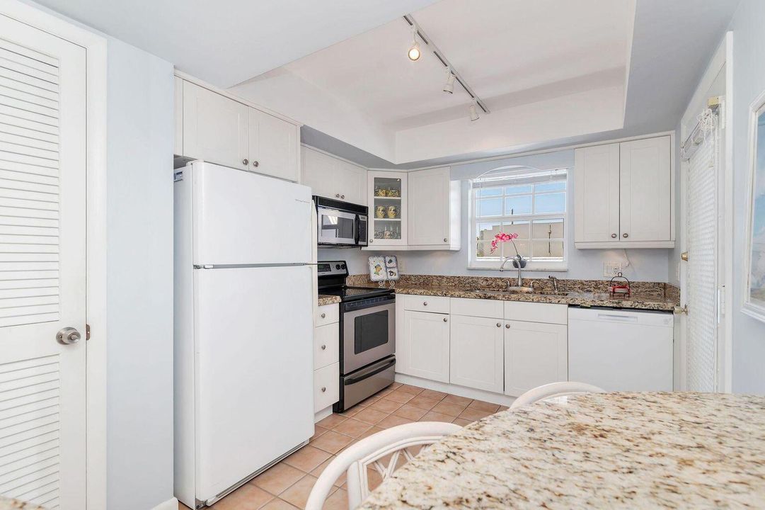 For Rent: $2,500 (2 beds, 2 baths, 1125 Square Feet)