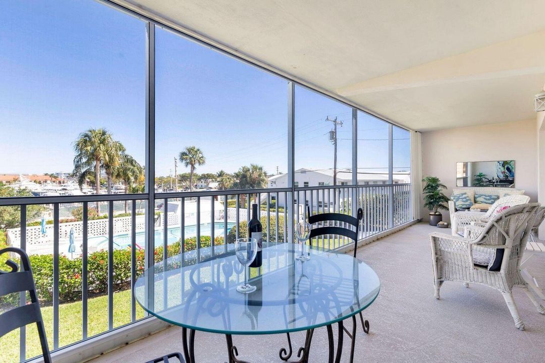 For Rent: $2,500 (2 beds, 2 baths, 1125 Square Feet)