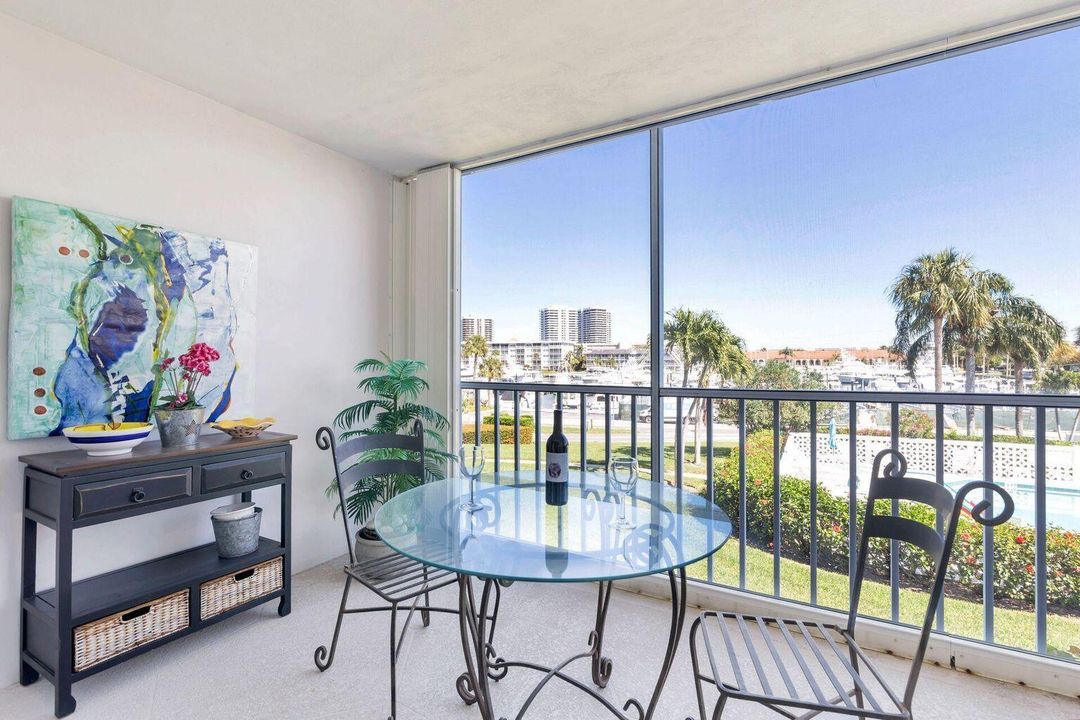 For Rent: $2,500 (2 beds, 2 baths, 1125 Square Feet)