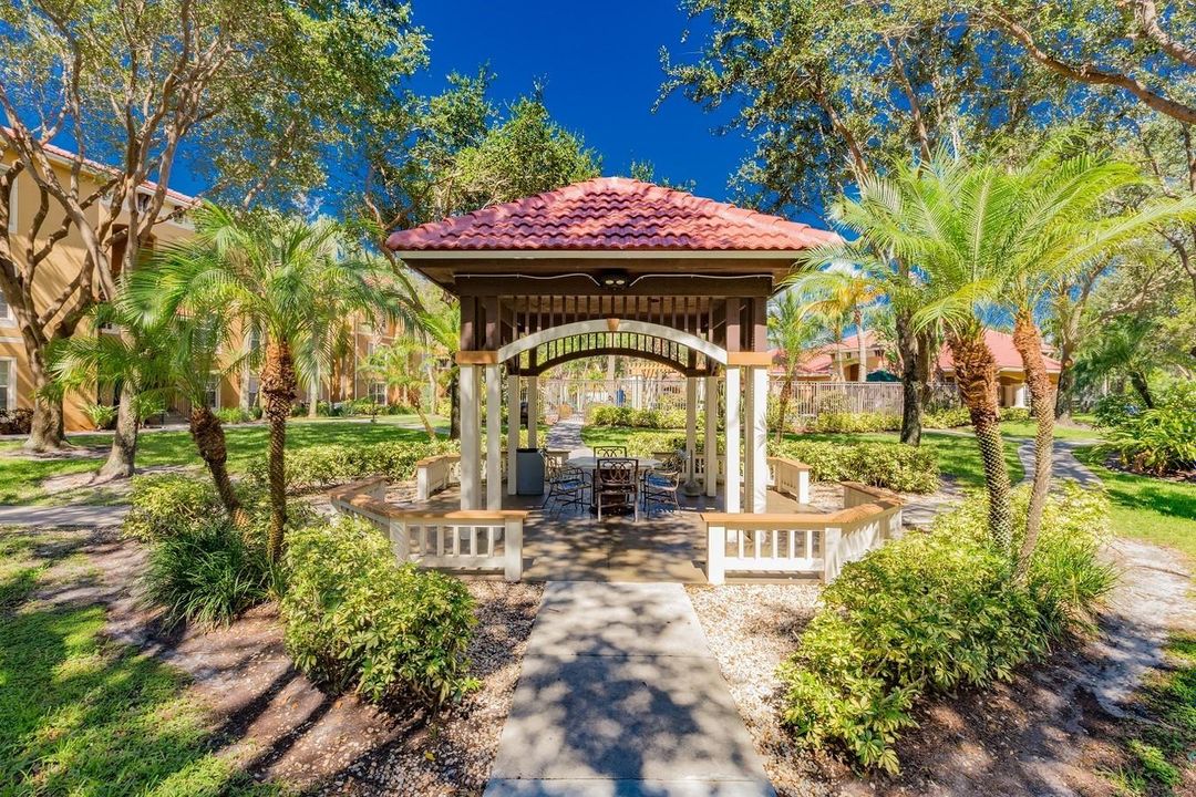 For Rent: $1,650 (1 beds, 1 baths, 689 Square Feet)