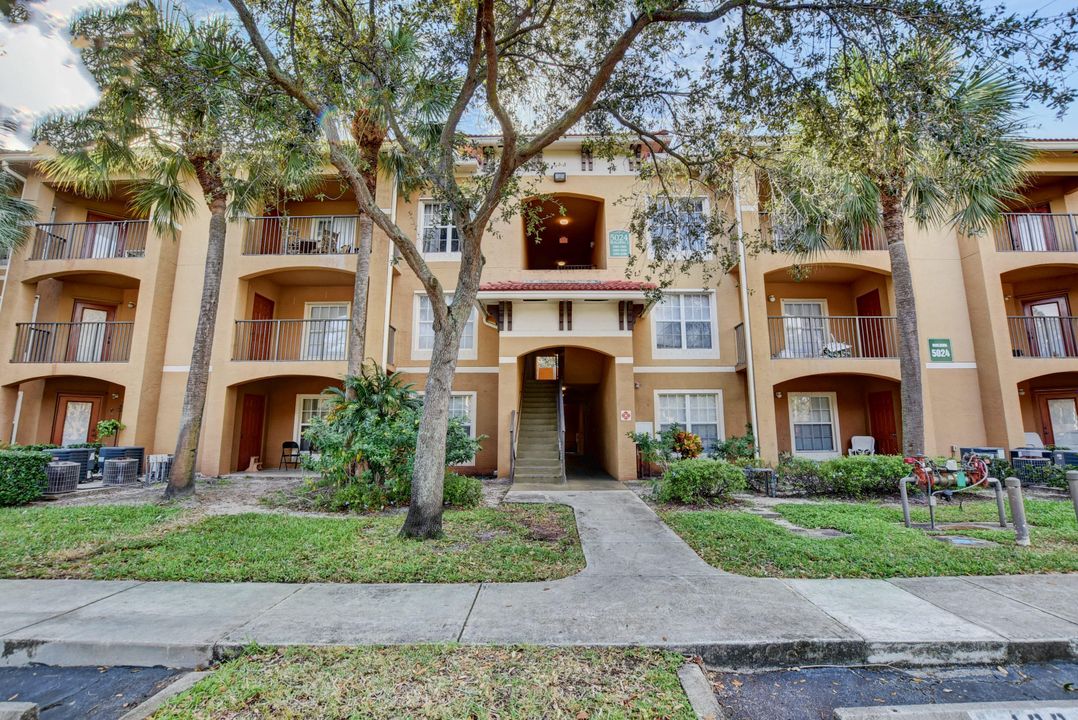 For Rent: $1,650 (1 beds, 1 baths, 689 Square Feet)