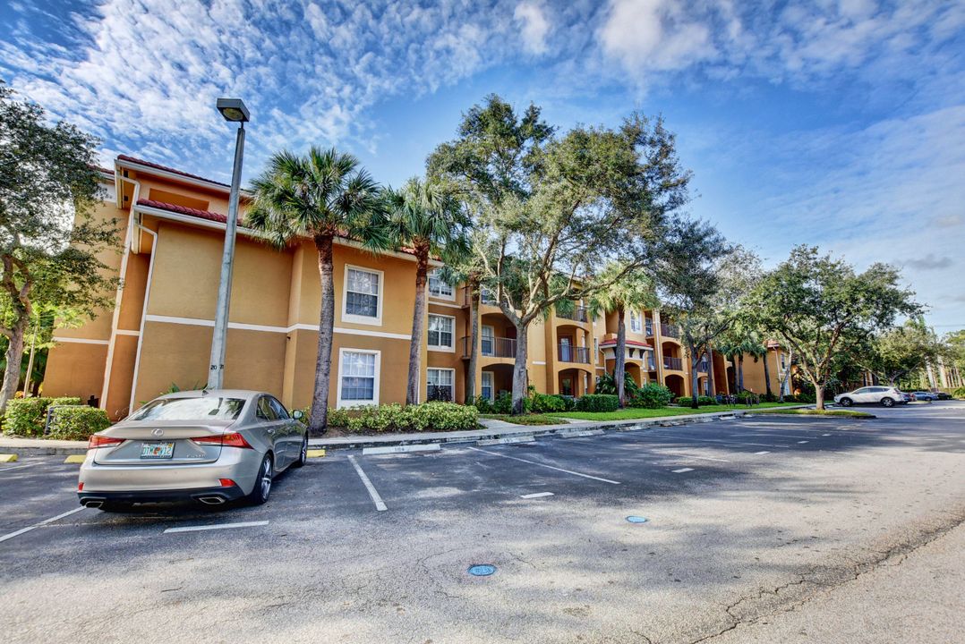 For Rent: $1,650 (1 beds, 1 baths, 689 Square Feet)