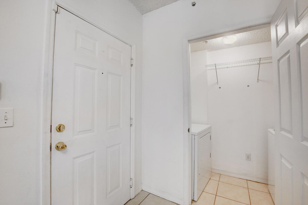 For Rent: $1,650 (1 beds, 1 baths, 689 Square Feet)