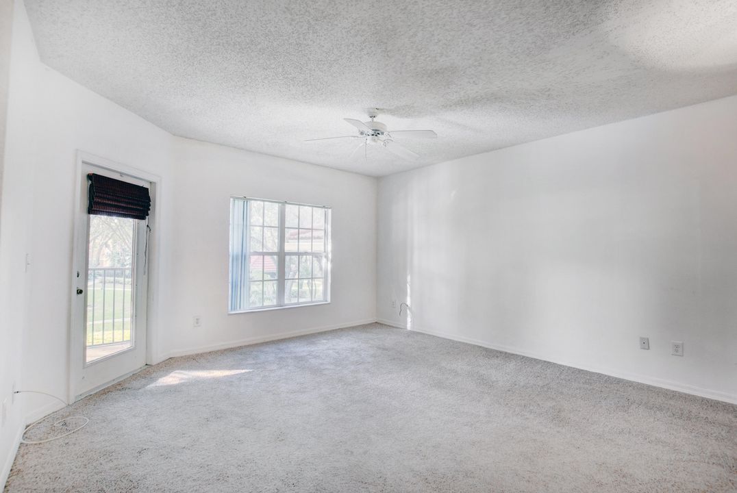 For Rent: $1,650 (1 beds, 1 baths, 689 Square Feet)