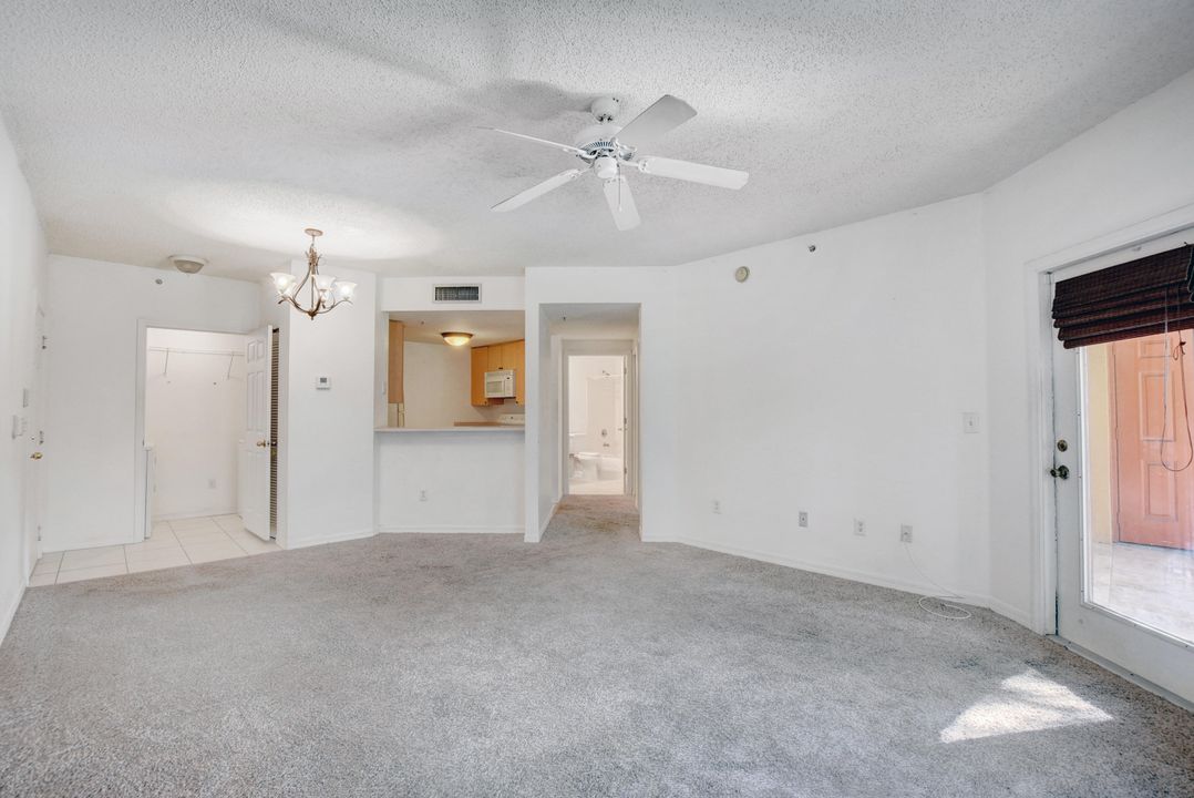 For Rent: $1,650 (1 beds, 1 baths, 689 Square Feet)