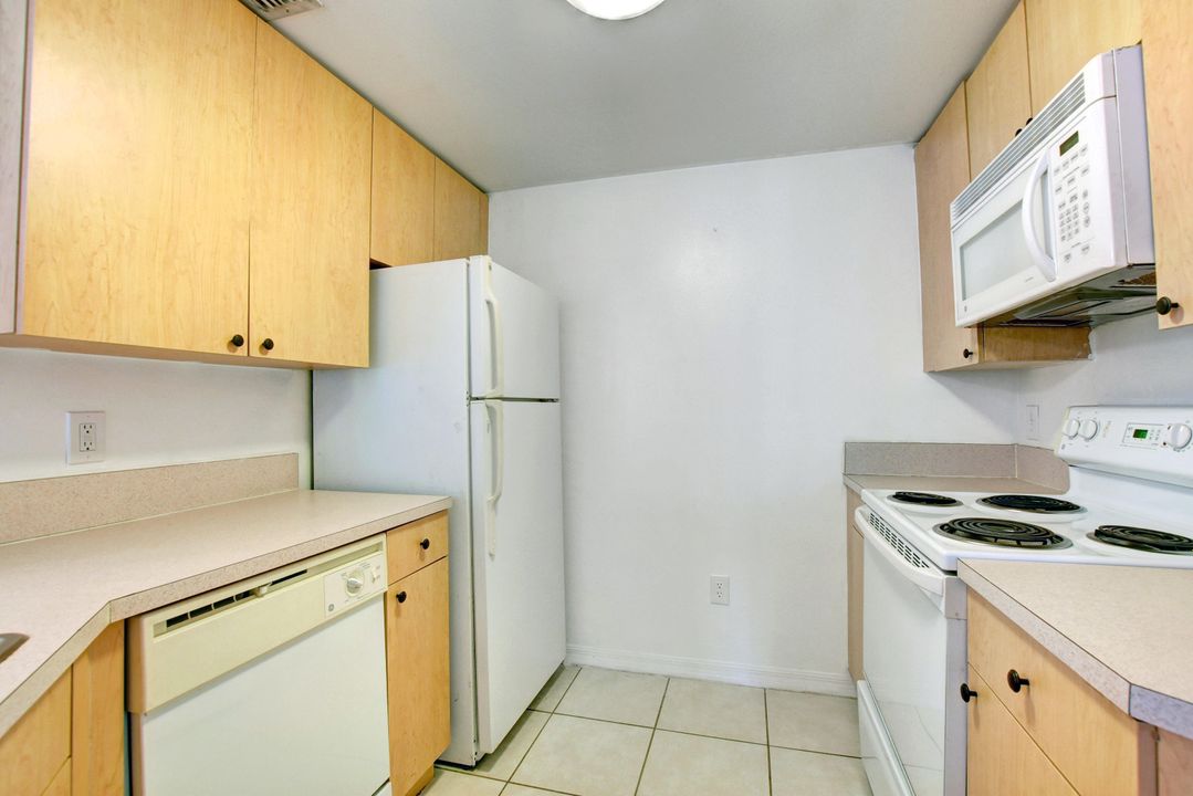 For Rent: $1,650 (1 beds, 1 baths, 689 Square Feet)