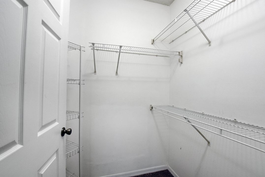 For Rent: $1,650 (1 beds, 1 baths, 689 Square Feet)