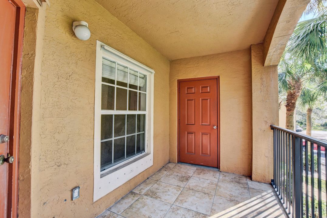 For Rent: $1,650 (1 beds, 1 baths, 689 Square Feet)