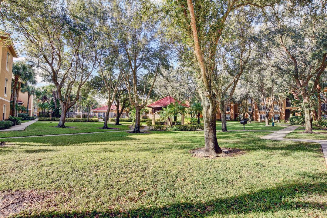 For Rent: $1,650 (1 beds, 1 baths, 689 Square Feet)