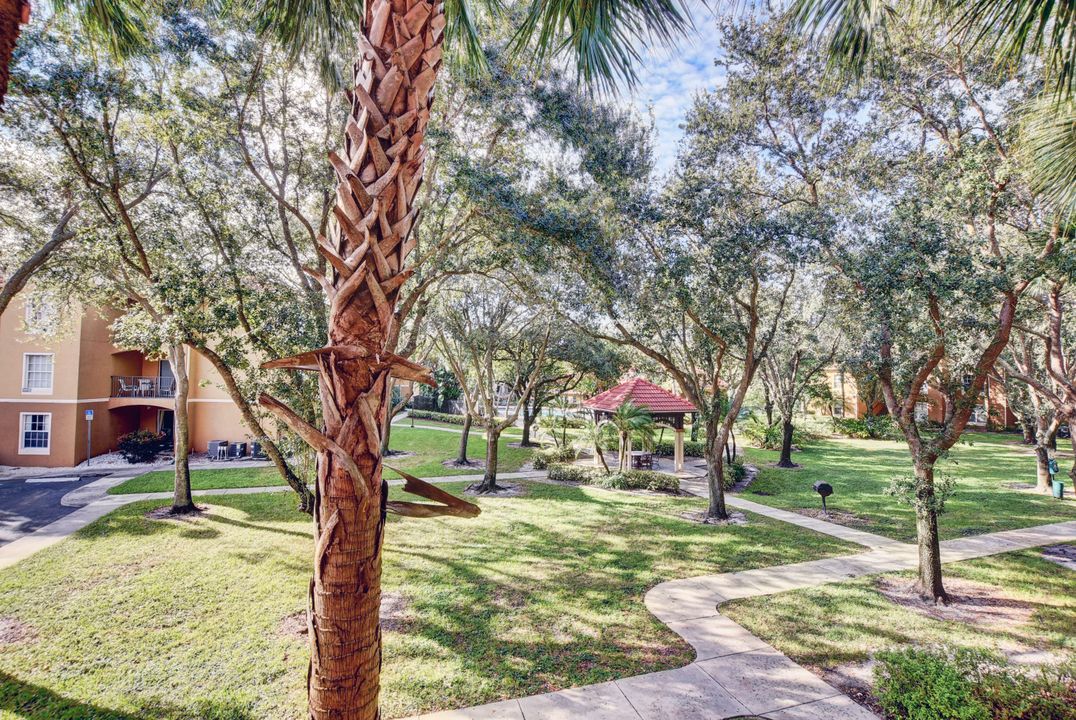 For Rent: $1,650 (1 beds, 1 baths, 689 Square Feet)