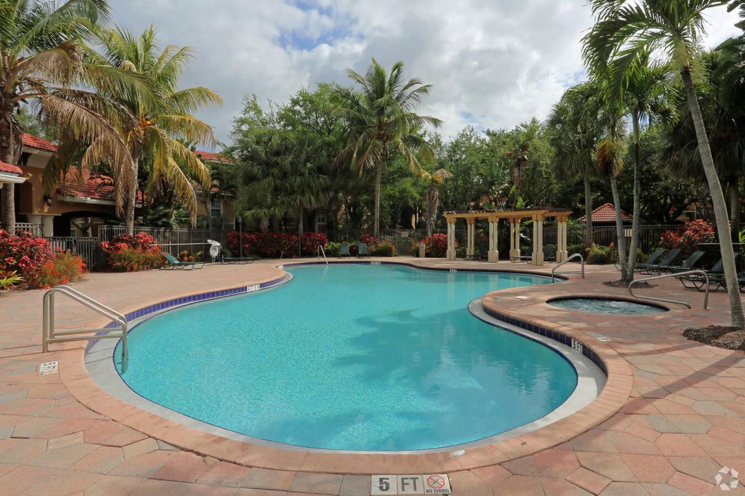 For Rent: $1,650 (1 beds, 1 baths, 689 Square Feet)