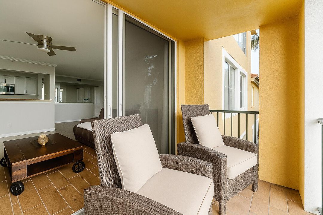 出租: $2,600 (2 贝兹, 1 浴室, 917 平方英尺)