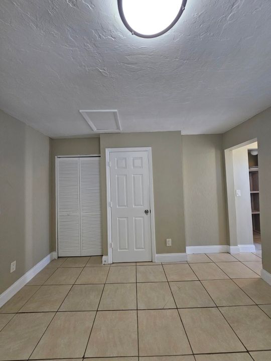 出租: $1,400 (1 贝兹, 1 浴室, 1944 平方英尺)