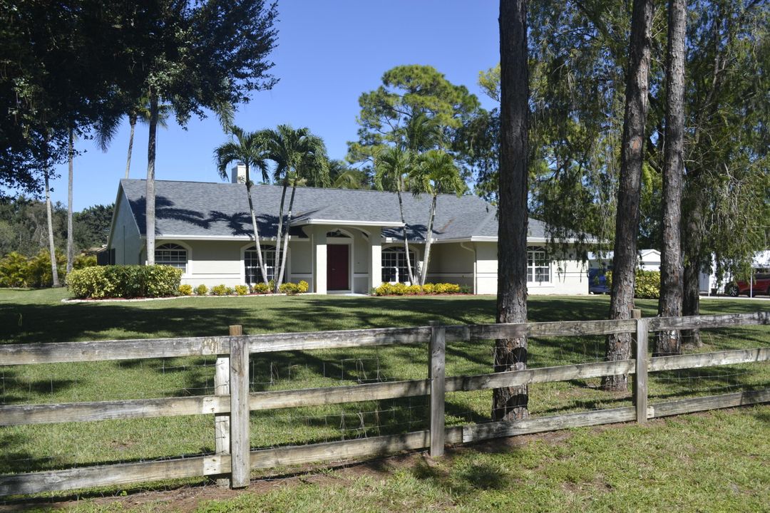 合同活跃: $689,000 (4 贝兹, 2 浴室, 2203 平方英尺)