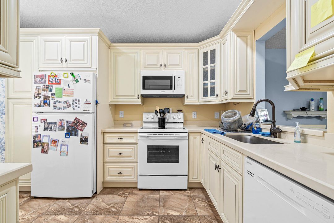 Activo con contrato: $240,000 (2 camas, 2 baños, 1148 Pies cuadrados)