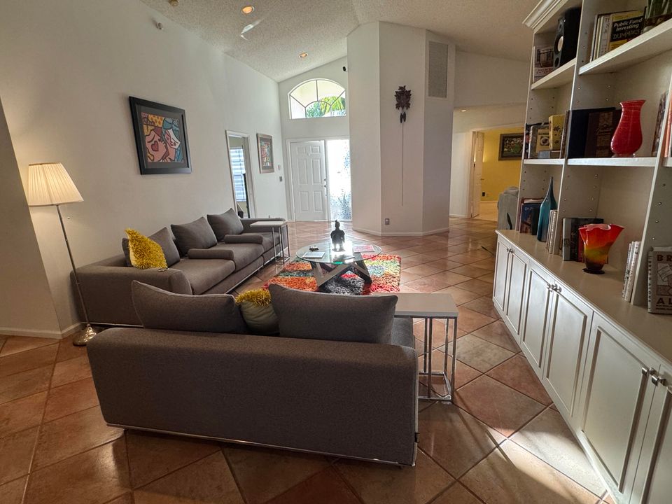 En Venta: $579,900 (3 camas, 3 baños, 2411 Pies cuadrados)