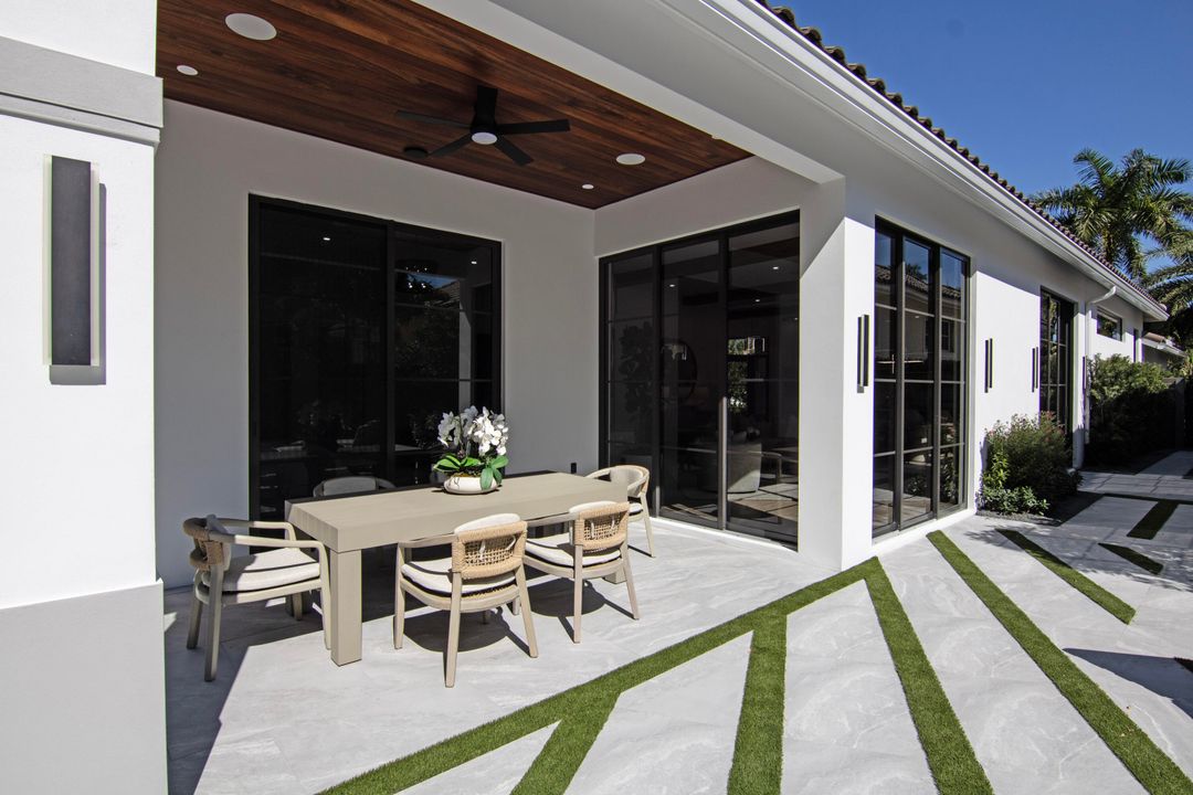 For Sale: $2,895,000 (3 beds, 3 baths, 2356 Square Feet)