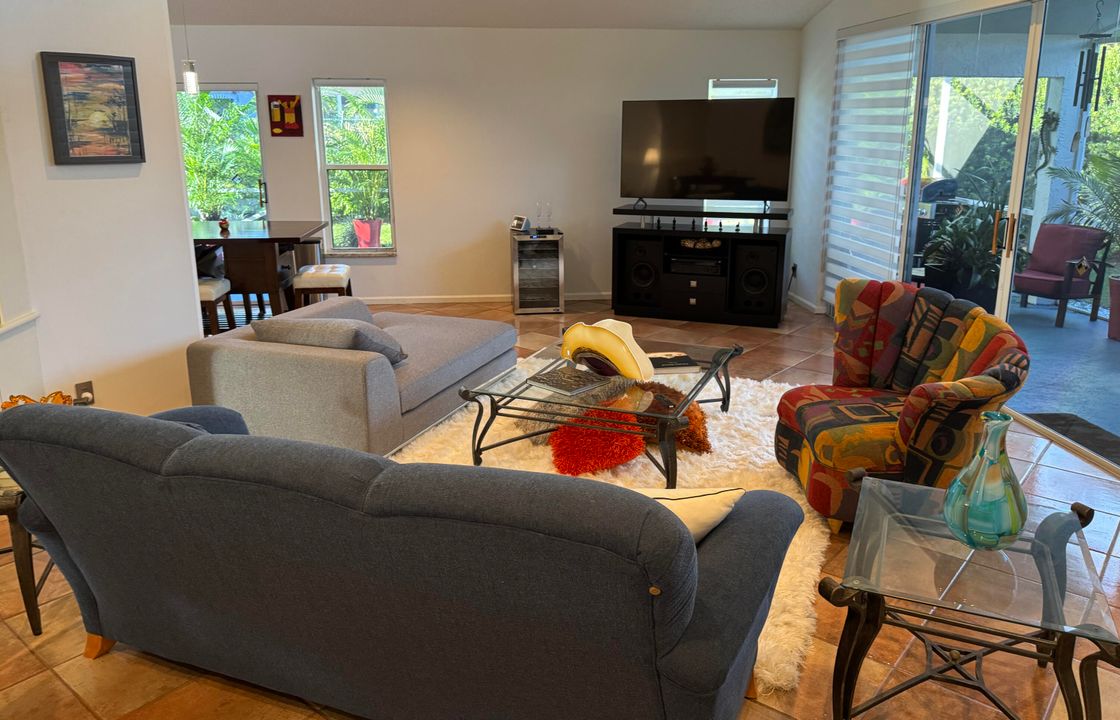 En Venta: $579,900 (3 camas, 3 baños, 2411 Pies cuadrados)